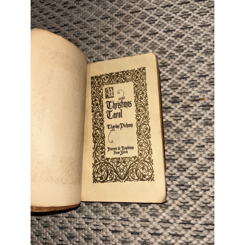 A Christmas Carol Charles Dickens Pocket Edition Suede-like Gold Lettering